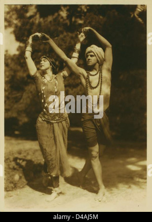 Ruth Saint Denis et Ted Shawn dans une photographie des portes. Banque D'Images