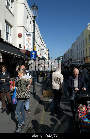 Londres, Royaume-Uni, les visiteurs du célèbre marché de Portobello Road Banque D'Images