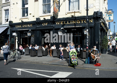Londres, Royaume-Uni, Portobello Road, le duc de Wellington Pub Banque D'Images