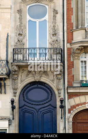 Une photo d'une porte de Paris. Banque D'Images