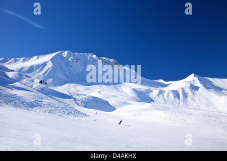 Sur la montagne de télésiège tôt le matin en hiver, La Plagne, France, Europe Banque D'Images