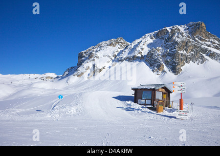 La Tome, piste bleue, haut de la Rossa, soleil d'hiver, La Plagne, France, Europe Banque D'Images