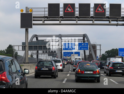 Berlin, Allemagne, un embouteillage sur l'autoroute A 113 Banque D'Images