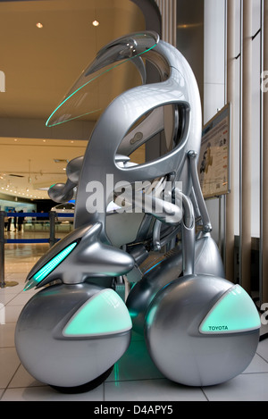 Profil d'un côté 'argent Transport Personnel iUnit Module' sur l'affichage au Toyota Kaikan Visitor's Center dans la ville de Toyota Banque D'Images