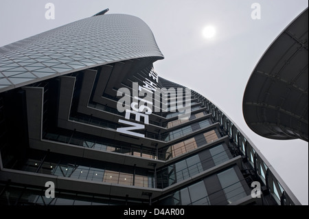 L'architecture moderne des gratte-ciel de verre Gakuen Spiral Tower Mode d'enseignement au centre-ville de Nagoya, au Japon. Banque D'Images