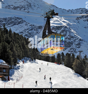 En hiver, le téléphérique Bormio, Alpes Italiennes Banque D'Images