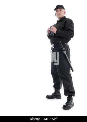 L'homme vêtu de noir de sécurité permanent uniforme avec des jumelles, shot on white Banque D'Images