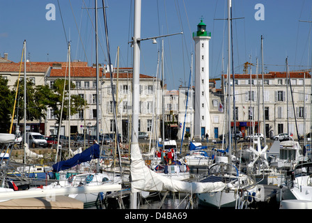 Port et Plage blanche et verte de La Rochelle en France, région Poitou Charentes, Charente Maritime Banque D'Images