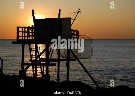 La pêche au carrelet coucher de Saint Palais en France, activité typique de la région Poitou-Charentes, département Charente Maritime Banque D'Images