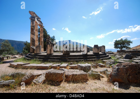 Les anciennes ruines grecques de la Tholos d'Athéna Pronoia à Delphes, Grèce Banque D'Images