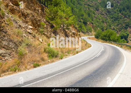 Route près de Alanya dans les montagnes du Taurus, en Turquie Banque D'Images