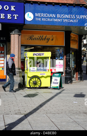 Nottingham Post ,vendeur de rue. Banque D'Images