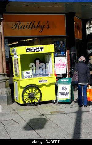 Nottingham Post ,vendeur de rue. Banque D'Images