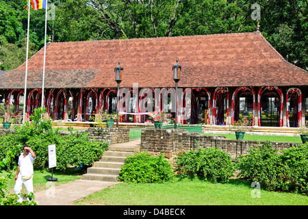 Temple de la dent,Temple Bouddhiste,Palais Royal,lac de Kandy,côté lac Residences,Hôtels,Kandy,près de Colombo, Sri Lanka, Ceylan Banque D'Images