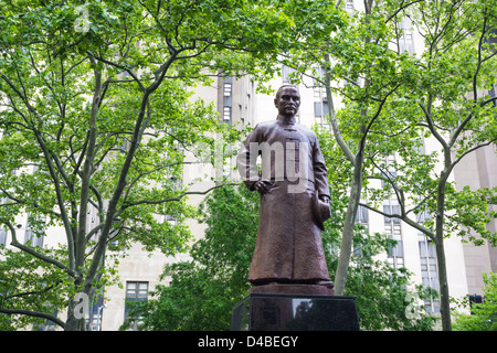 Statue de Dr. Sun Yat-sen à Columbus Park dans le quartier chinois Banque D'Images