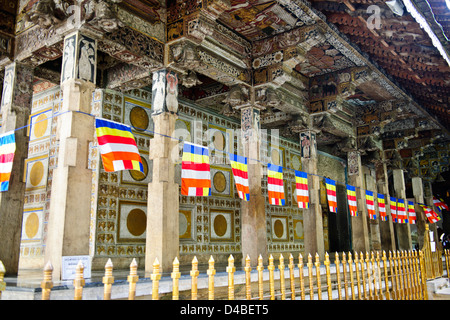 Temple de la dent,Temple Bouddhiste,Palais Royal,lac de Kandy,côté lac Residences,Hôtels,Kandy,près de Colombo, Sri Lanka, Ceylan Banque D'Images