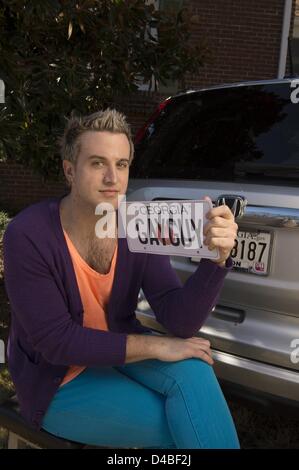 3 février 2013 - Atlanta, GA - CYRUS GILBERT, un homme ouvertement gay à Atlanta, montre une version fantaisie d'un ''GAYGUY'' plaque personnalisée que la Géorgie ont refusé d'approuver. .Cyrus a poursuivi l'état de Géorgie, en faisant valoir ses droits ont été violés dans sa quête d'une plaque d'immatriculation vanité. ''Tout les gens ont toutes sortes de plaques d'immatriculation vanité personnalisés reflétant leurs affiliations et identités,'' explique Gilbert. Apparemment, l'identité homosexuelle n'a pas effectuer la coupe en Géorgie, il a dit..Deux autres plaques il demandé ont également rejeté : ''4GAYLIB'' et ''GAYPWR.''.Certains mes Banque D'Images