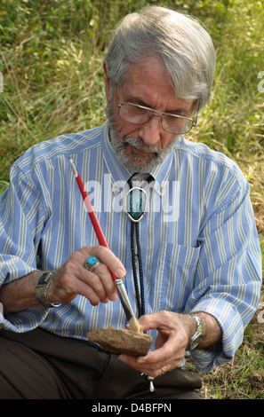 Des empreintes fossilisées de dinosaures datant du Crétacé ont été découvertes sur le campus Goddard de la NASA. La découverte donne un aperçu de la vie préhistorique et des écosystèmes anciens de la Terre. Banque D'Images
