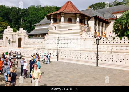 Temple de la dent,Temple Bouddhiste,Palais Royal,lac de Kandy,côté lac Residences,Hôtels,Kandy,près de Colombo, Sri Lanka, Ceylan Banque D'Images