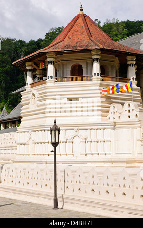 Temple de la dent,Temple Bouddhiste,Palais Royal,lac de Kandy,côté lac Residences,Hôtels,Kandy,près de Colombo, Sri Lanka, Ceylan Banque D'Images