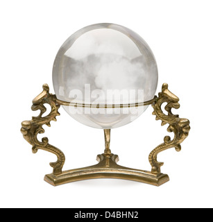 Boule de cristal isolé sur blanc. Banque D'Images