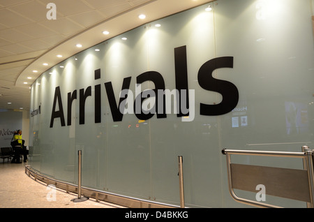 Hall des arrivées dans l'aéroport d'Heathrow Terminal 3 Banque D'Images