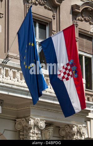 Zagreb, Croatie, le croate et le drapeau européen sur le ministère des Affaires étrangères Banque D'Images