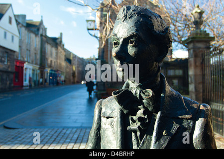 Statue de Robert Fergusson, Canongate sur le Royal Mile, Edinburgh, Lothian Banque D'Images