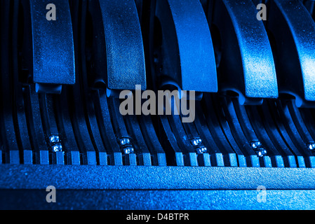 Close-up de disques durs dans le centre de données Banque D'Images