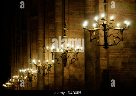 Lustres des Basilique St Sernin à Toulouse Banque D'Images