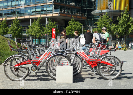 Berlin, Allemagne, les Fahrradmietstation Deutsche Bahn Potsdamer Platz Banque D'Images