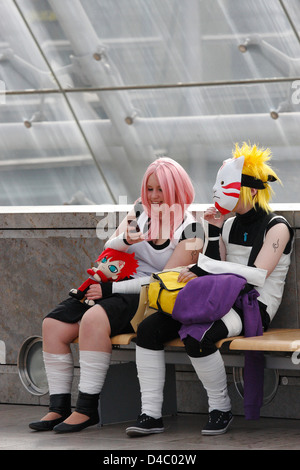 Leipzig, Allemagne, cosplayeurs dans le hall vitré de la convention center à la Foire du livre Banque D'Images