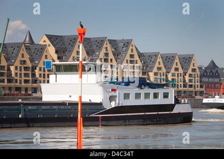 Koeln, Allemagne, vue sur le Rhin à l'Rheinauhafen Banque D'Images