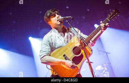 Munich, Allemagne. 11 mars 2013. Marcus Mumford de la folk rock Mumford and Sons effectue lors de leur concert au Zenit Kulturhalle à Munich. Photo : Marc Mueller/dpa/Alamy Live News Banque D'Images