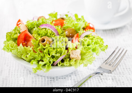 Salade de légumes frais sain dans un bol Banque D'Images