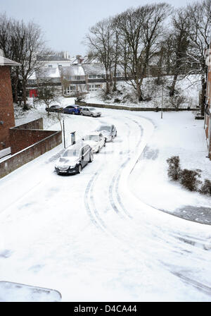 Brighton, Sussex, UK. 12 mars 2013. Les routes couvertes de neige dans la région de Queens Park, de Brighton, après une lourde chute du jour au lendemain Banque D'Images