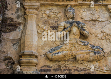 Ange sur le mur en Chedi , wat Ched yod à Chiangmai Banque D'Images