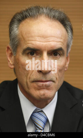 Bido Zaugg, entraîneur-chef de l'équipe nationale de Liechtenstein, photographié au cours d'une conférence de presse de la Fédération de football (DFB) à Francfort-sur-Main, Allemagne, 10 janvier 2008. Au siège de la DFB dates de l'UEFA 2010 du monde ont été fixés. Photo : Frank Rumpenhorst Banque D'Images