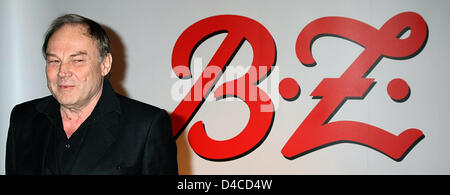 L'acteur et réalisateur autrichien Klaus Maria Brandauer arrive pour le gala de la B.Z. Prix de la culture à Berlin, Allemagne, 17 janvier 2008. Tous les jours de Berlin "Berliner Zeitung" (B.Z.) rend hommage à des artistes et d'institutions. Photo : Soeren Stache Banque D'Images