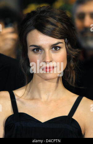 Kasia Smutniak actrice polonaise arrive sur le tapis rouge pour la première de son film "Chaos calme" au 58e Festival International du Film de Berlin à Berlin, Allemagne, 13 février 2008. Le film est en compétition pour l'Ours d'or et d'argent à la 58e Berlinale. Photo : Tim Brakemeier Banque D'Images