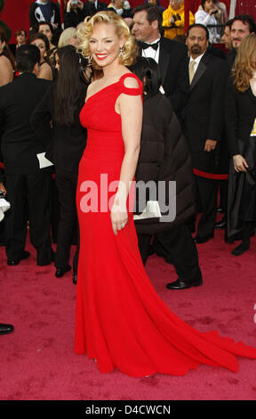 L'actrice Katherine Heigl nous arrive pour le 80e congrès annuel de l'Academy Awards Kodak Theater à Hollywood, CA, United States, 24 février 2008. Les Academy Awards, plus connue sous le nom des Oscars, sont présentés par l'Academy of Motion Picture Arts and Sciences (AMPAS) pour reconnaître l'excellence des professionnels de l'industrie du film, y compris les réalisateurs, acteurs, et d'écrivains. Photo : Hubert Banque D'Images