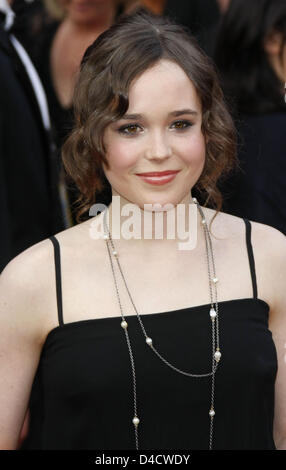 L'actrice canadienne Ellen Page arrive pour le 80e congrès annuel de l'Academy Awards Kodak Theater à Hollywood, CA, United States, 24 février 2008. Les Academy Awards, plus connue sous le nom des Oscars, sont présentés par l'Academy of Motion Picture Arts and Sciences (AMPAS) pour reconnaître l'excellence des professionnels de l'industrie du film, y compris les réalisateurs, acteurs, et d'écrivains. Photo : Huber Banque D'Images