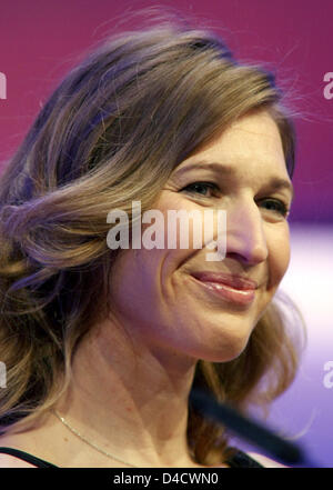 Ancien joueur de tennis de classe mondiale Steffi Graf véhiculés à la German Media Award 2007 à Baden-Baden, Allemagne, 24 février 2008. Le unendowed prix est décerné pour la 16ème fois à Mme Graf et M. Agassi. Ils ont reçu le prix car ils themselvels «spécialisée à des milliers d'enfants underpriviliged avec réserve exemplaire et sans afficher les effets' dans les paroles de la jur Banque D'Images