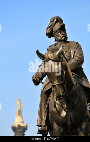 Londres, Angleterre, Royaume-Uni. Statue (par Adrian Jones, 1905), de Prince George, 2 duc de Cambridge (1819-1904) dans la région de Whitehall. Banque D'Images
