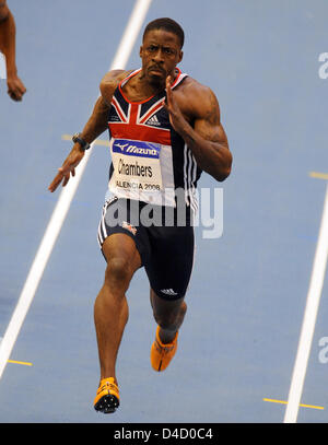 British Dwain Chambers s'exécute au cours de sa ronde préliminaire 60 m lors de la 12e course des Championnats du Monde Indoor d'athlétisme à Valence, l'Allemagne, 7 mars 2008. L'ex-délinquant reconnu coupable le dopage remporte le préliminaire de la jambe en 6,69 seonds. Photo : Gero Breloer Banque D'Images