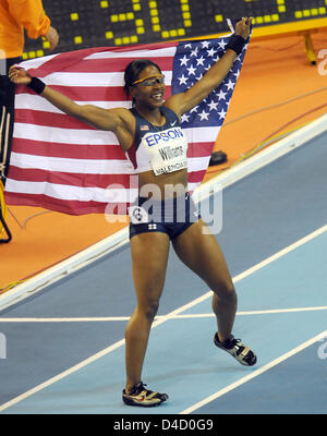 US-athlète Angela Williams cheers après avoir remporté la finale du 60m femmes lors de la 12e Championnats du monde en salle d'athlétisme à Valence, Espagne, 07 mars 2008. Photo : GERO BRELOER Banque D'Images