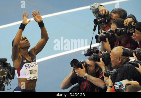 US-athlète Angela Williams cheers après avoir remporté la finale du 60m femmes lors de la 12e Championnats du monde en salle d'athlétisme à Valence, Espagne, 07 mars 2008. Photo : GERO BRELOER Banque D'Images