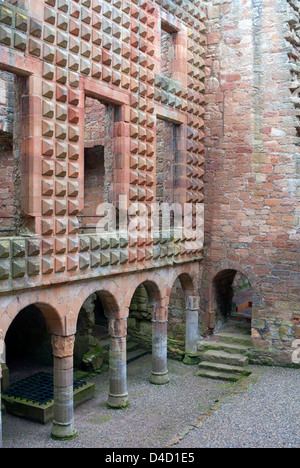 Le diamond facettes façade donnant sur la cour intérieure de Crichton, Château Pathhead, Midlothian, près d'Edimbourg en Ecosse Banque D'Images