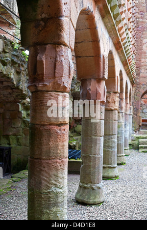 Piliers à l'intérieur du château, Crichton Pathhead, Midlothian, près d'Edimbourg en Ecosse Banque D'Images