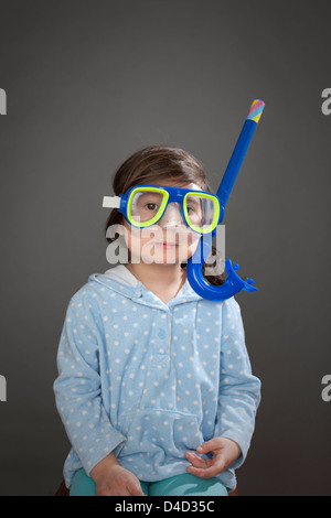 Girl wearing blue masque tuba Banque D'Images